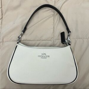 Coach Ivory Leather Shoulder Bag